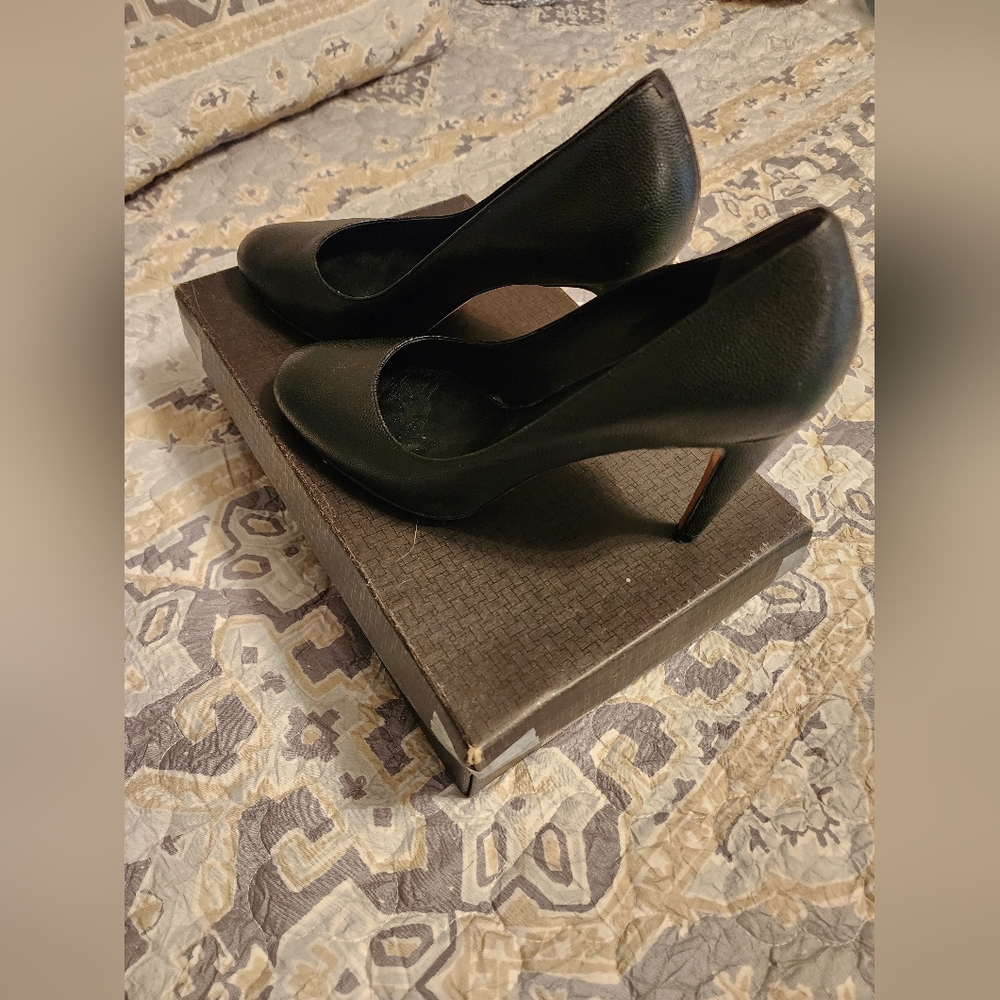 Cole Haan shoes women's heels "Violet air pump 90 black textured" heels size 8.5